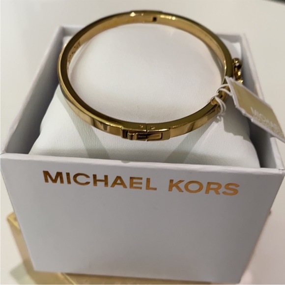NWT Michael Kors Gold MK Heart Logo Bangle Bracelet - Picture 4 of 4